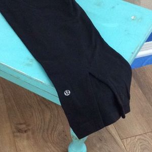 LULULEMON SPLIT CAPRI WORKOUT PANTS SIZE 6